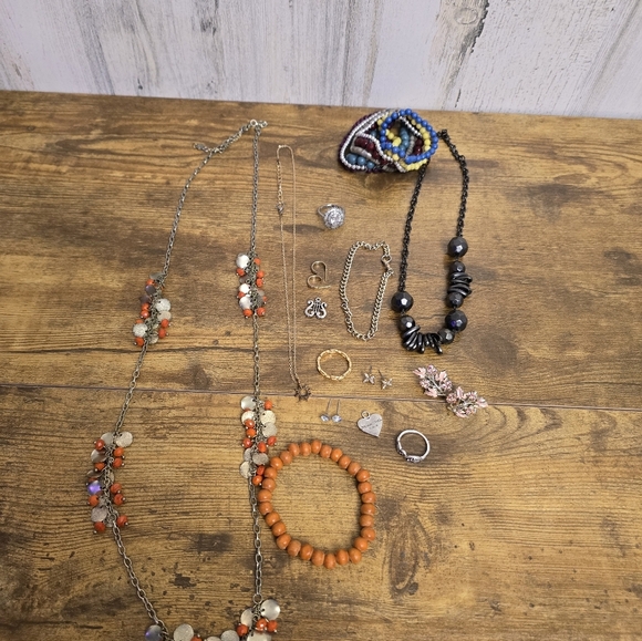 Jewerly Lot Of 15, Necklaces, Pendants, Earrings, Bracelets. Nothing Broken - Picture 6 of 6